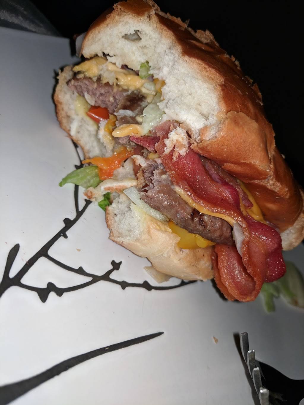 Toms Burgers | restaurant | 5775 Hwy 7, Markham, ON L3P 1A5, Canada | 9052940770 OR +1 905-294-0770