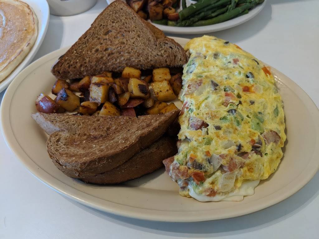 Lees | meal takeaway | 2 E Main St, Gloucester, MA 01930, USA | 9782813873 OR +1 978-281-3873