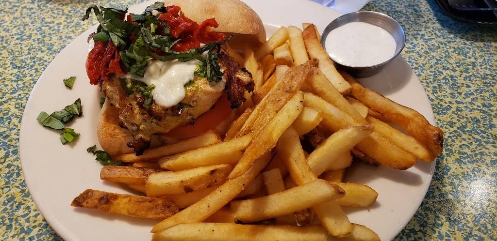 Old Chicago | restaurant | 11460 NE Evergreen Pkwy Ste A, Hillsboro, OR 97006, USA | 5035334650 OR +1 503-533-4650