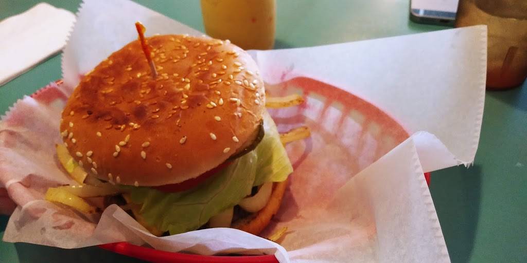 Lindys Chili & Gerties Ice Cream | restaurant | 6544 W Archer Ave, Chicago, IL 60638, USA | 7732291512 OR +1 773-229-1512