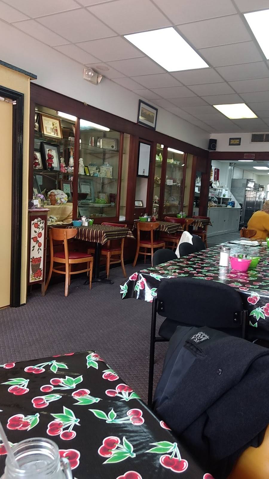 Stellas Cafe of Plymouth | restaurant | 120 E Water St, Plymouth, NC 27962, USA | 2527911020 OR +1 252-791-1020