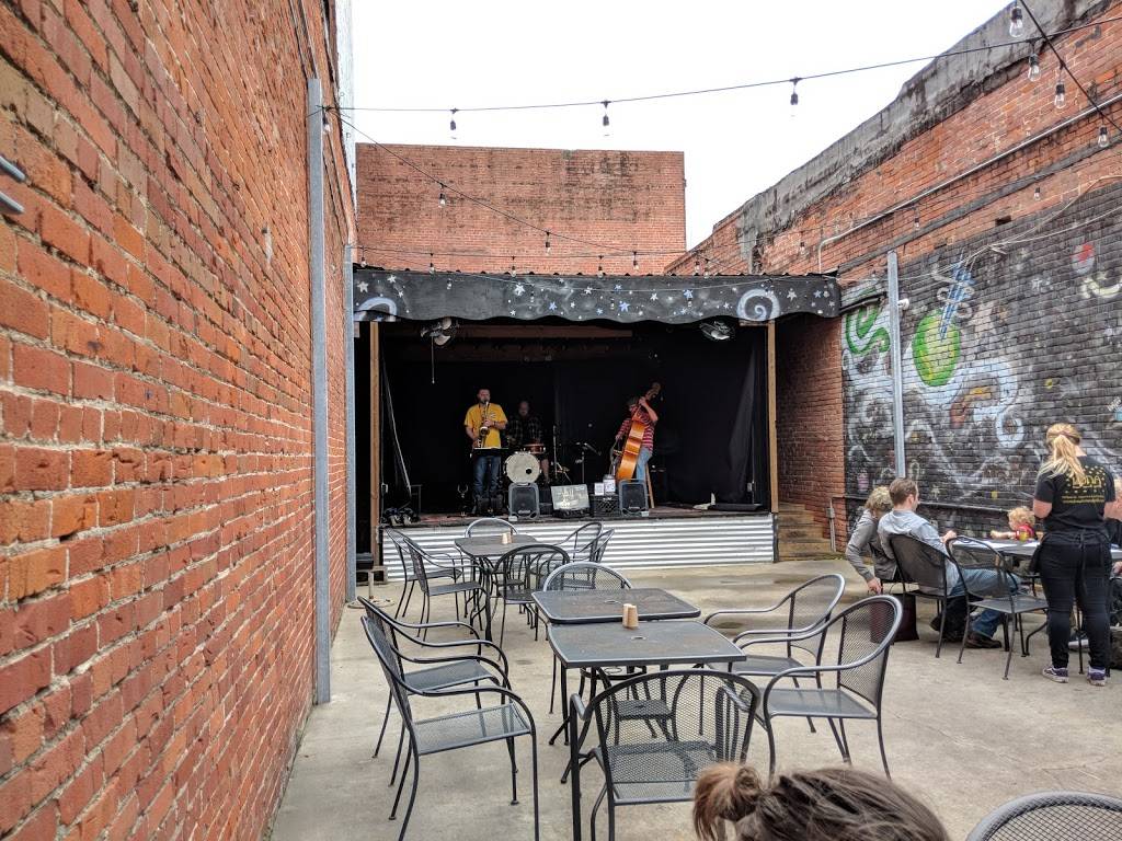 Luna Bar & Grill | restaurant | 719 Ryan St, Lake Charles, LA 70601, USA | 3374945862 OR +1 337-494-5862