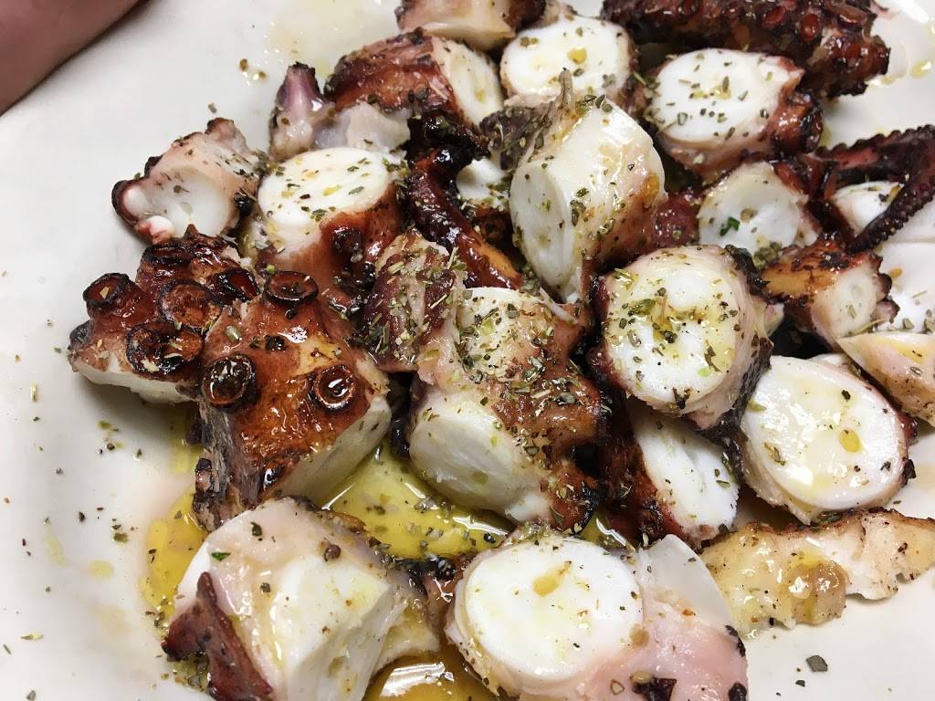 Astoria Seafood | restaurant | 3710 33rd St, Long Island City, NY 11101, USA | 7183922680 OR +1 718-392-2680