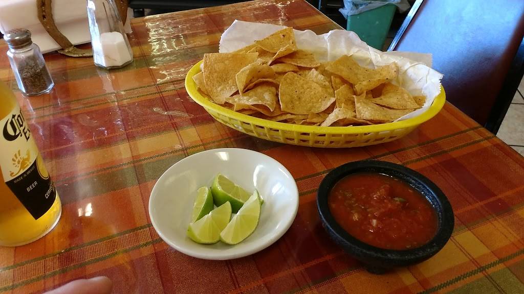 Salitre Restaurant | restaurant | 9284 Irving Park Rd, Schiller Park, IL 60176, USA | 8476711334 OR +1 847-671-1334