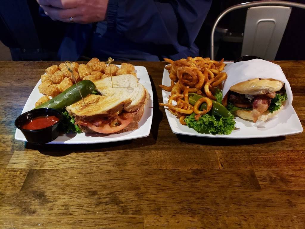 BIGS Fullerton | restaurant | 323 N State College Blvd, Fullerton, CA 92831, USA | 7145264950 OR +1 714-526-4950