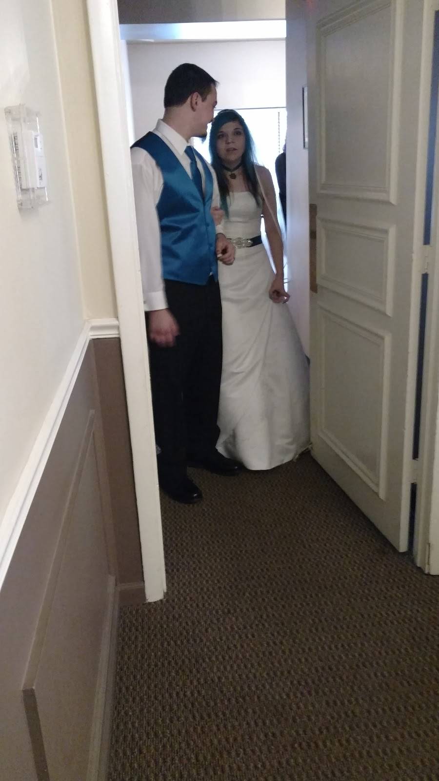 The Creek | restaurant | 116 W Bristol St, Elkhart, IN 46514, USA | 5742643060 OR +1 574-264-3060