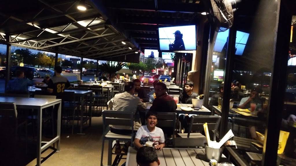 Buffalo Wild Wings | meal takeaway | 4415 Ambassador Caffery Pkwy Suite 700, Lafayette, LA 70508, USA | 3379847990 OR +1 337-984-7990