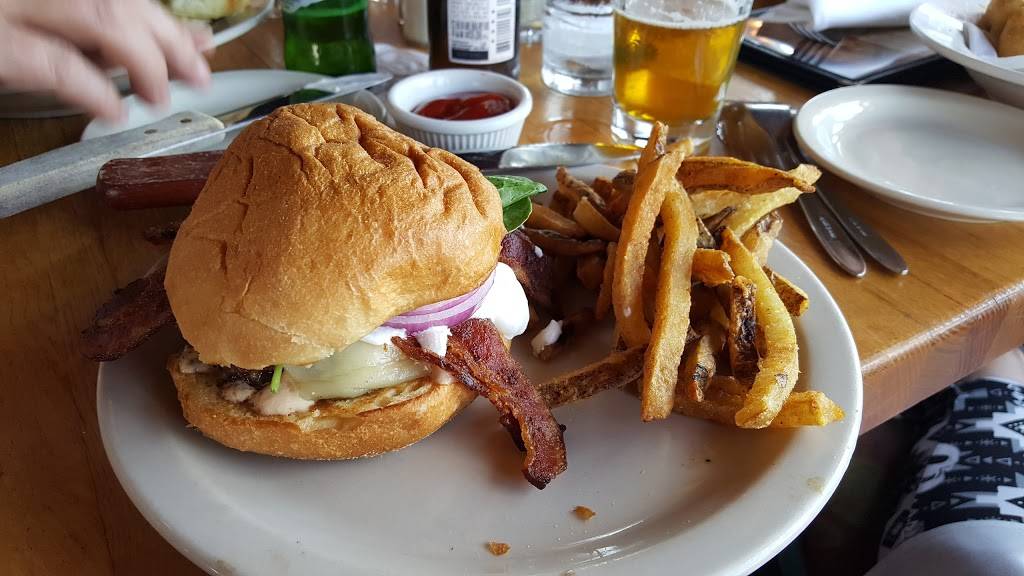 Raffertys | restaurant | 1400 N Green River Rd, Evansville, IN 47715, USA | 8124710024 OR +1 812-471-0024