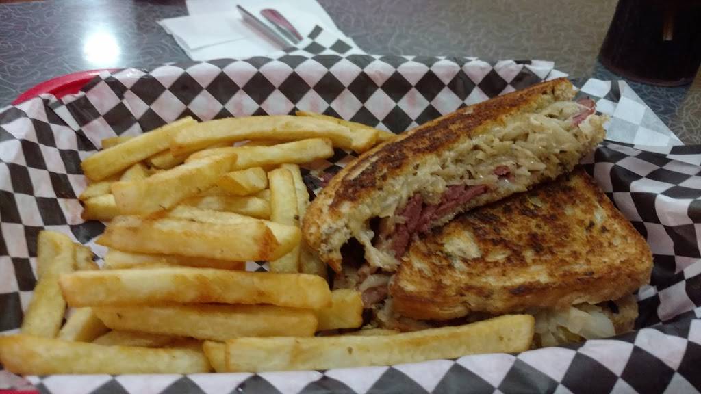 Hwy 441 Diner | restaurant | 381 E Burleigh Blvd, Tavares, FL 32778, USA | 3525085494 OR +1 352-508-5494