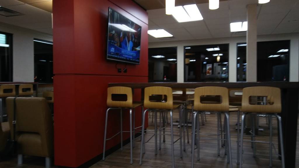 Wendys | restaurant | 1209 N Main St, Huntingburg, IN 47542, USA | 8126835905 OR +1 812-683-5905