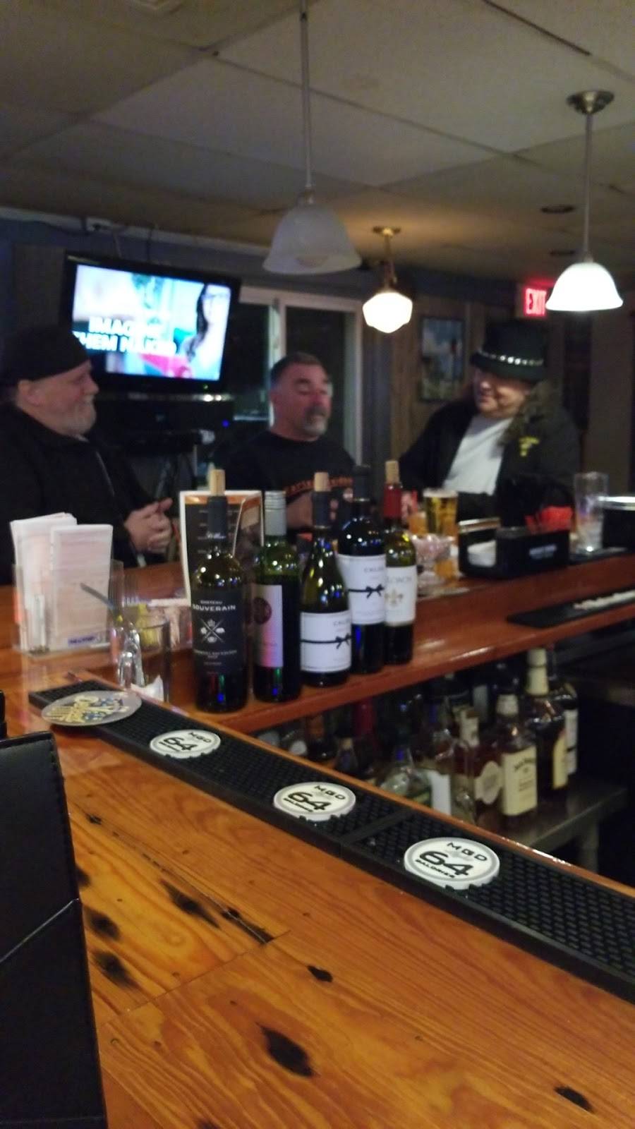 Anchor Ale House | restaurant | 100 Davis Straits, Falmouth, MA 02540, USA | 5082998200 OR +1 508-299-8200