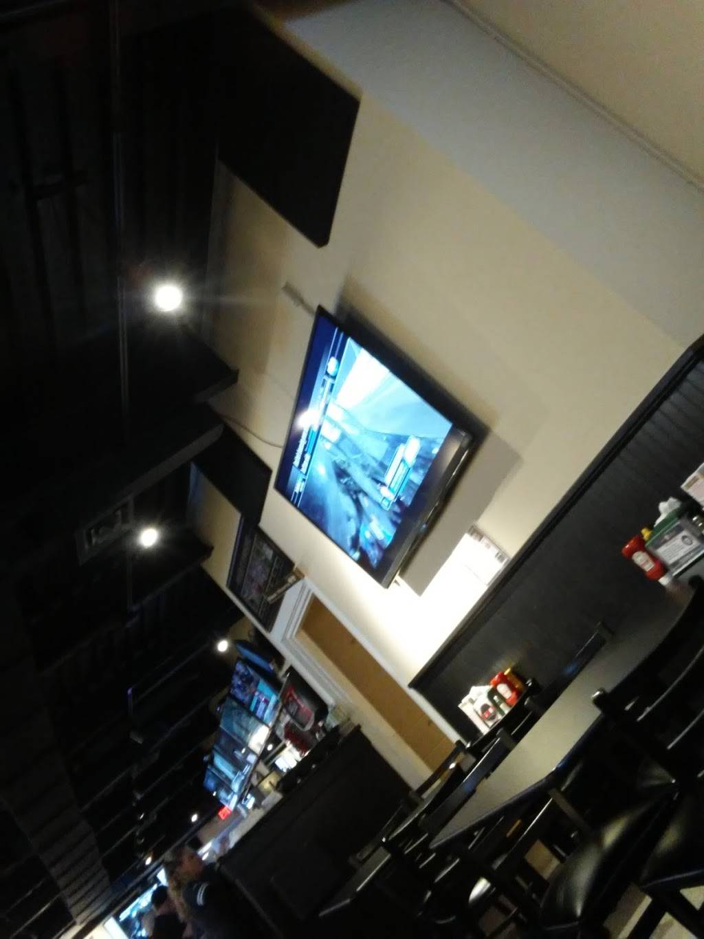 Mingos Sports Bar and Grill | restaurant | 41 Roberts Dr, North Adams, MA 01247, USA | 4133464067 OR +1 413-346-4067