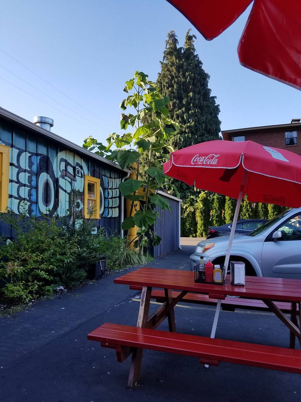 Red Mill Totem House | restaurant | 3058 NW 54th St, Seattle, WA 98107, USA | 2067841400 OR +1 206-784-1400