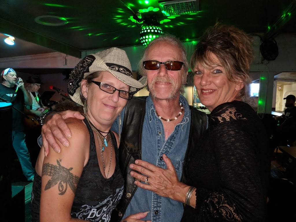 Doghouse Bar & Grill | restaurant | 3400 S Nova Rd, Port Orange, FL 32129, USA | 3868727291 OR +1 386-872-7291