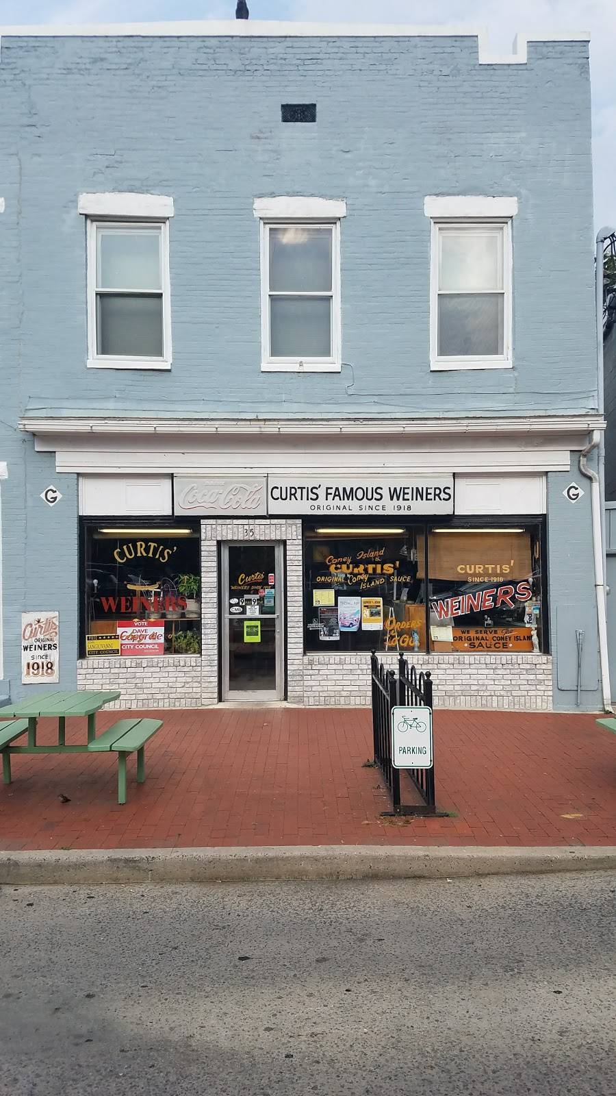 Curtis Famous Weiners | restaurant | 35 N Liberty St, Cumberland, MD 21502, USA | 3017599707 OR +1 301-759-9707