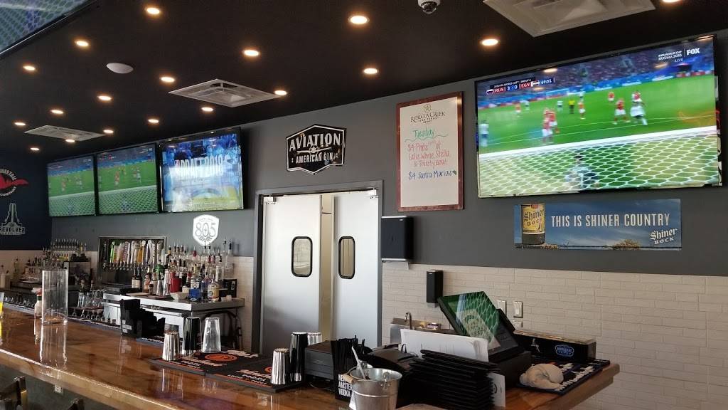 Double Schotts Sports Bar & Grill | restaurant | 2055 Central Plaza Suite 102, New Braunfels, TX 78130, USA | 8306325355 OR +1 830-632-5355