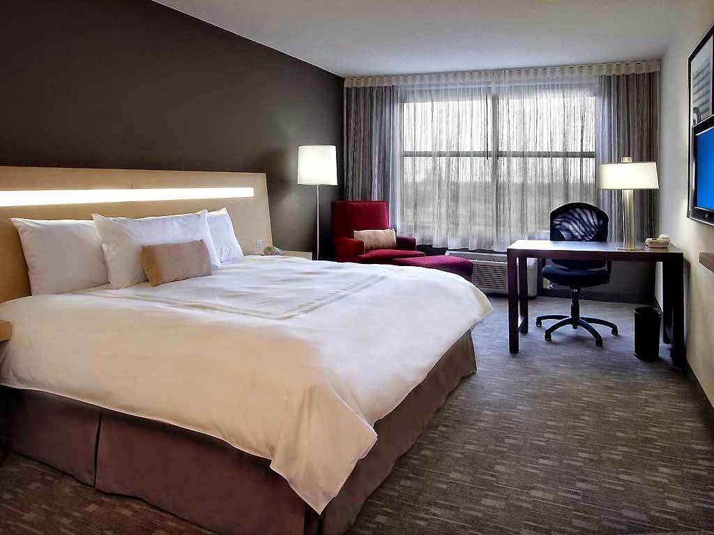 Hotel Novotel Montreal Aeroport | restaurant | 2599 Boulevard Alfred Nobel, Saint-Laurent, QC H4S 2G1, Canada | 5143373222 OR +1 514-337-3222