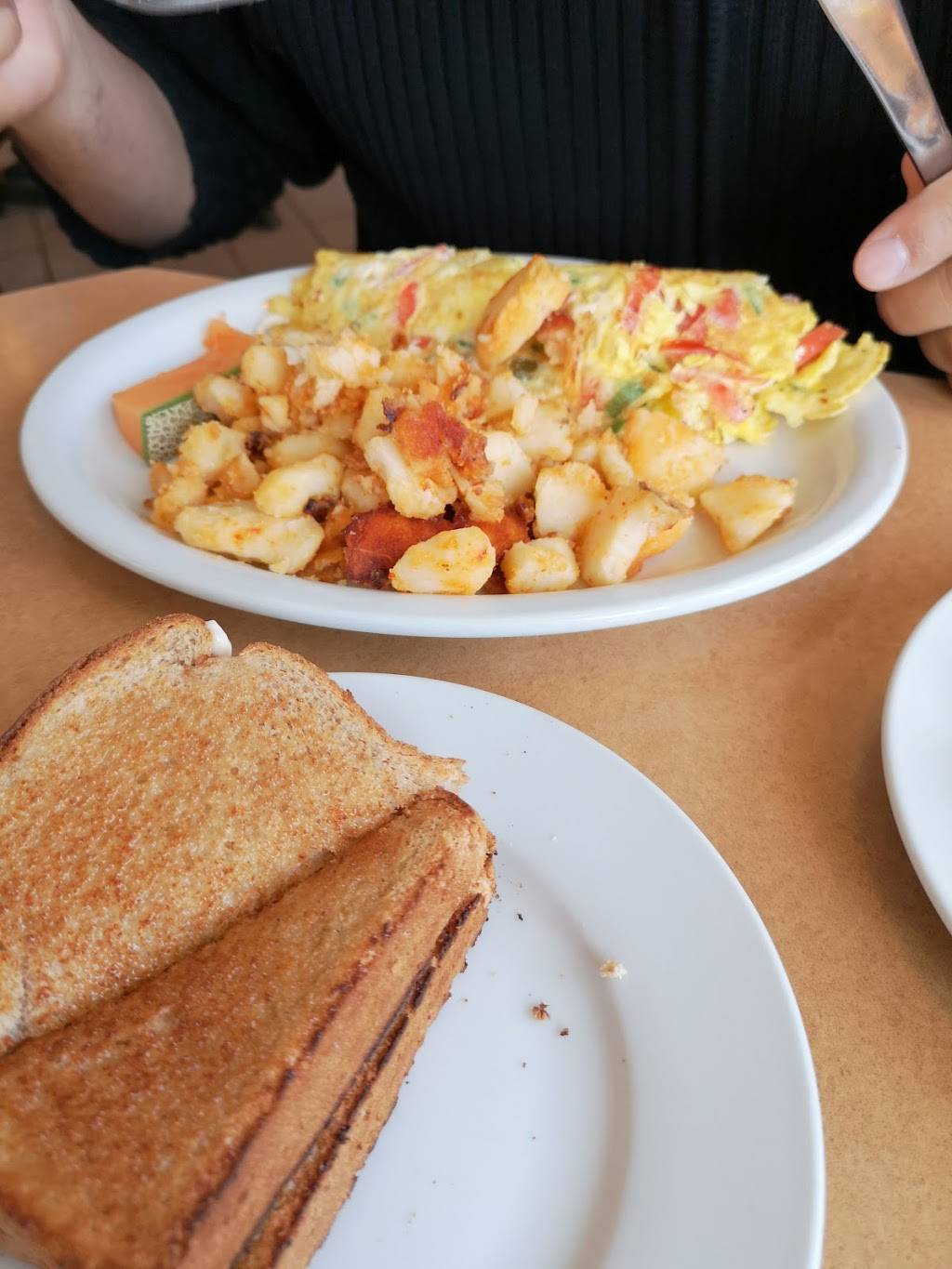 Georgian Family Restaurant | bakery | 401 Hume St, Collingwood, ON L9Y 1W7, Canada | 7054460770 OR +1 705-446-0770