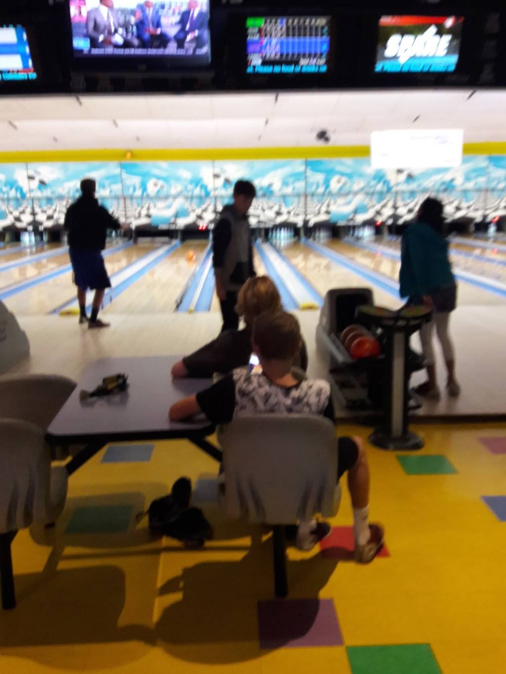 Poway Fun Bowl | night club | 12941 Poway Rd, Poway, CA 92064, USA | 8587489110 OR +1 858-748-9110