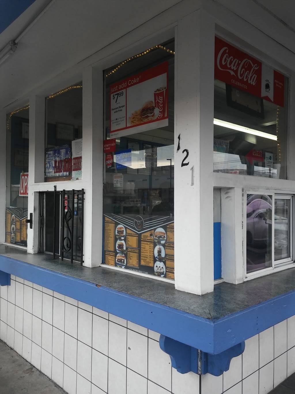 H & W Drive-In | restaurant | 121 W 16th St, Merced, CA 95340, USA | 2097228595 OR +1 209-722-8595