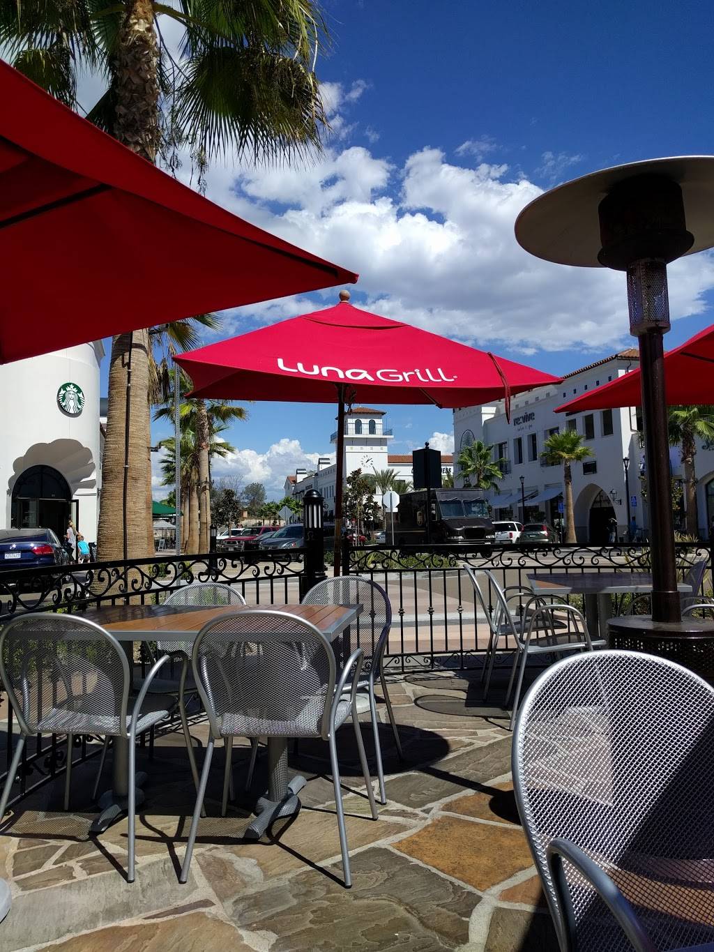 Luna Grill - Pacific Highlands Ranch | restaurant | The Village At Pacific Highlands Ranch, 5950 Village Way #105, San Diego, CA 92130, USA | 8583569312 OR +1 858-356-9312