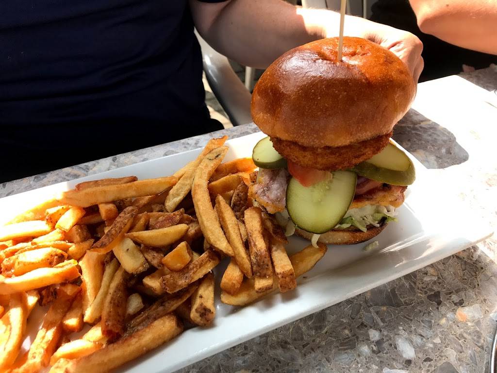 CJs Tap and Grill | restaurant | 9, 1 Strathy Rd, Cobourg, ON K9A 5J6, Canada | 9053729784 OR +1 905-372-9784