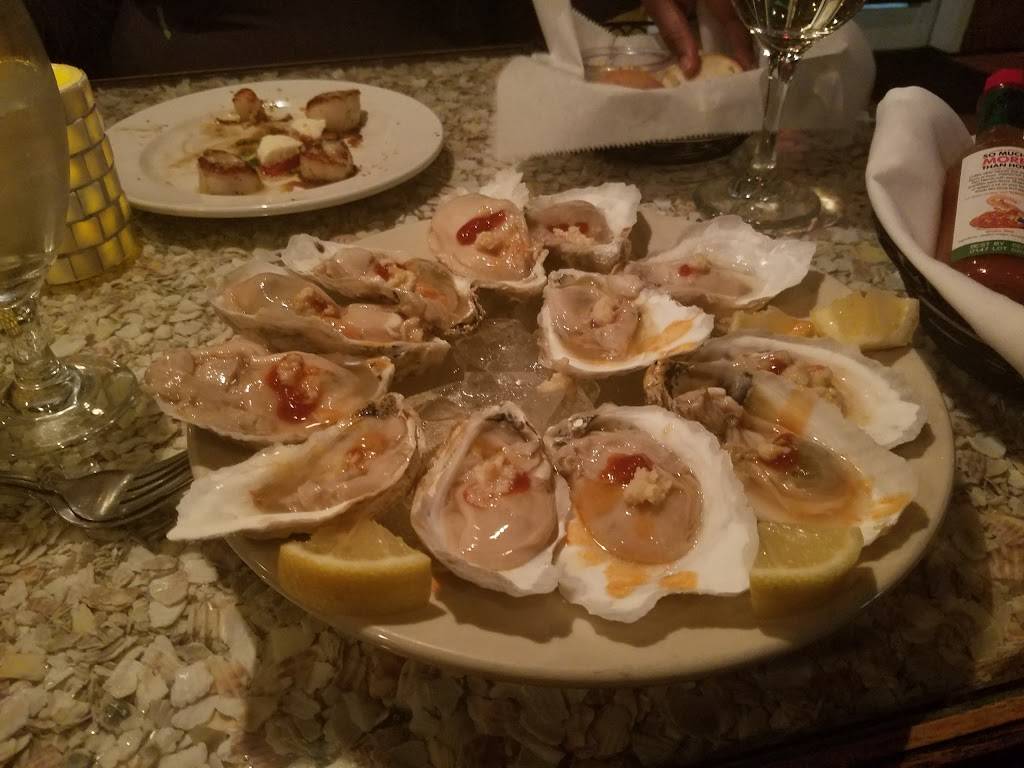 Catch 22 | restaurant | 37 New Orleans Rd K, Hilton Head Island, SC 29928, USA | 8437856261 OR +1 843-785-6261