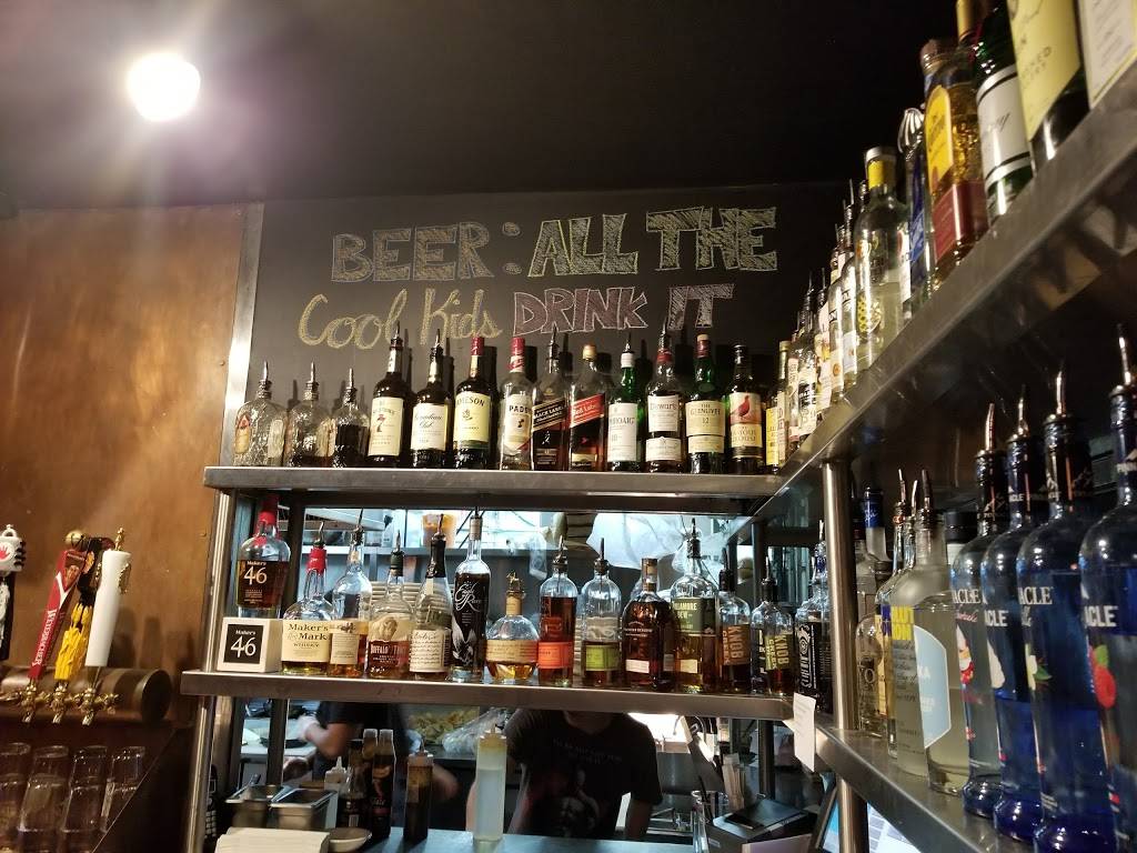 The Crafty Pint | restaurant | 2234 W Dublin Granville Rd, Columbus, OH 43085, USA | 6144681675 OR +1 614-468-1675