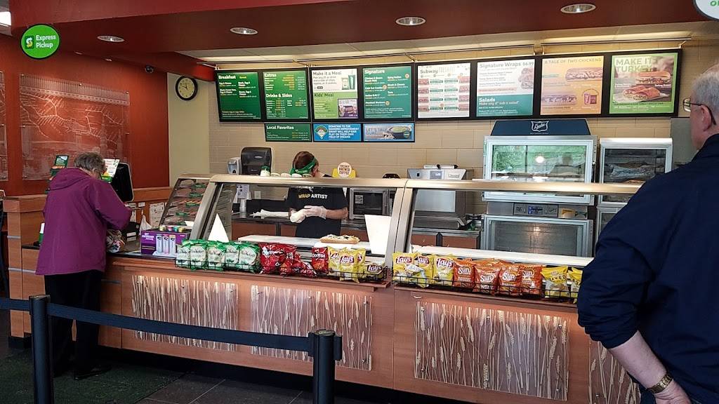 Subway | restaurant | 5660 Wallings Rd, North Royalton, OH 44133, USA | 4402300500 OR +1 440-230-0500
