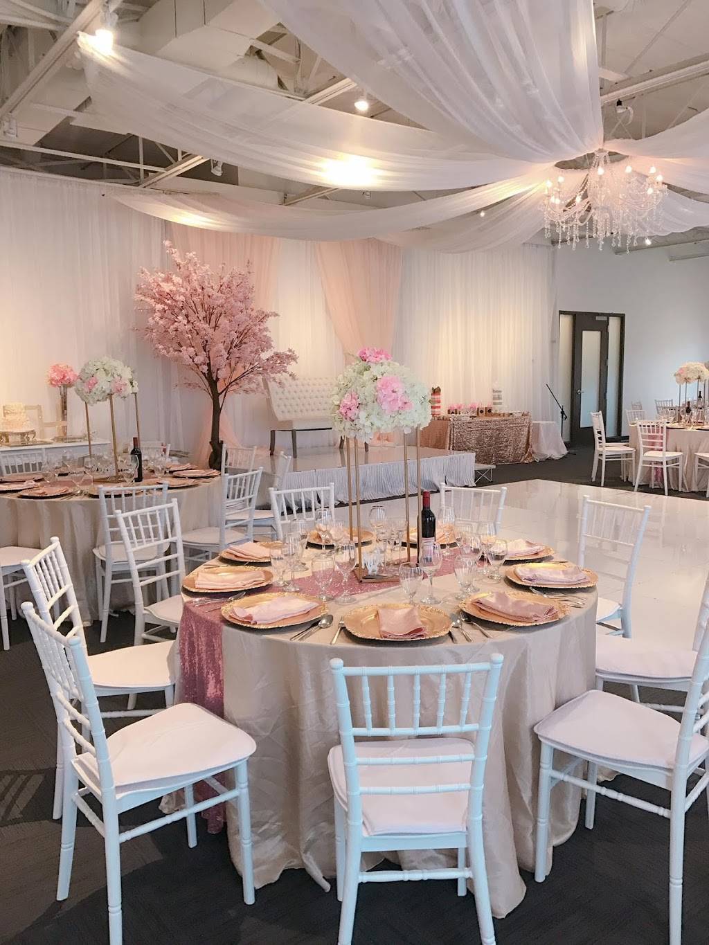 Salle De Reception REKADO | restaurant | 985 Rue Notre Dame, Lachine, QC H8S 2C1, Canada | 5146210696 OR +1 514-621-0696