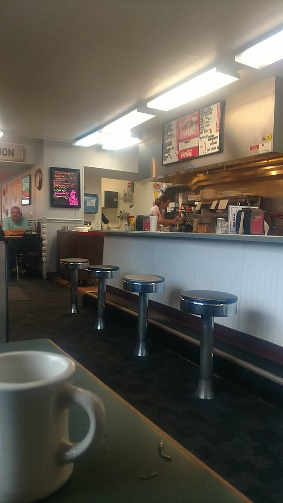 Early Bird Diner | restaurant | 211 S 15th St, New Castle, IN 47362, USA | 7655293722 OR +1 765-529-3722