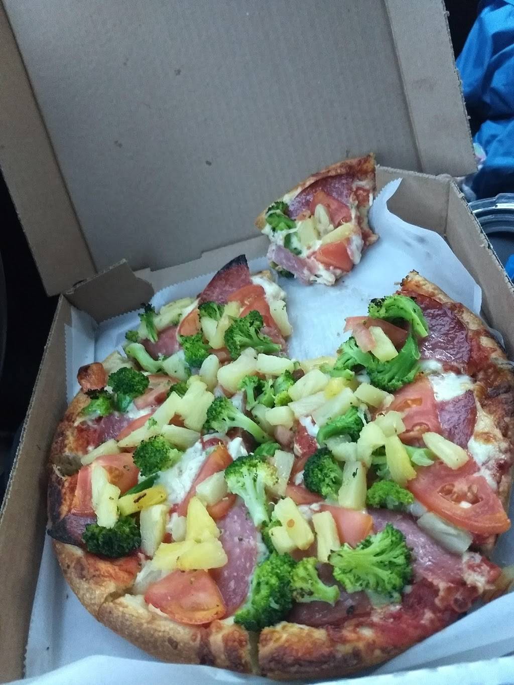 Town Pizza Restaurant | restaurant | 15 Wentworth St, Kittery, ME 03904, USA | 2074391265 OR +1 207-439-1265