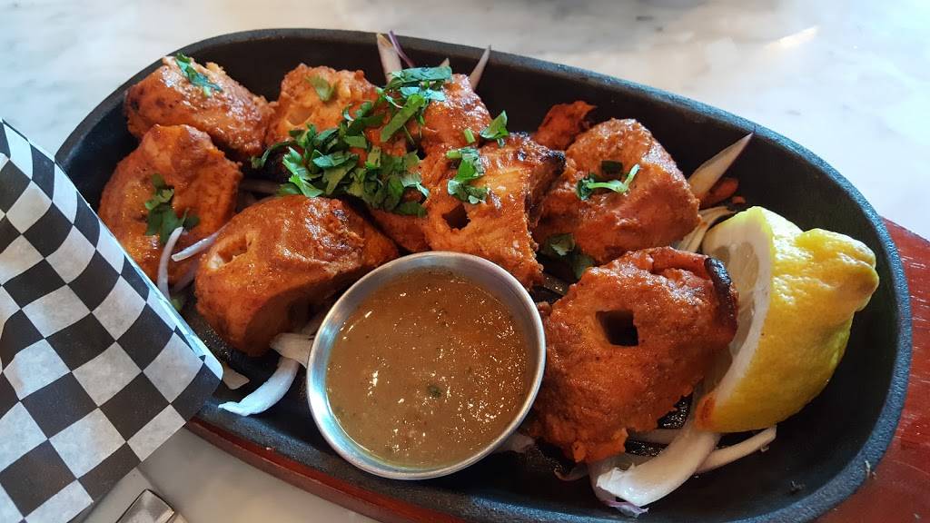 Laari Adda | restaurant | 3030 Thomas St, Mississauga, ON L5M 0R4, Canada | 9058262332 OR +1 905-826-2332