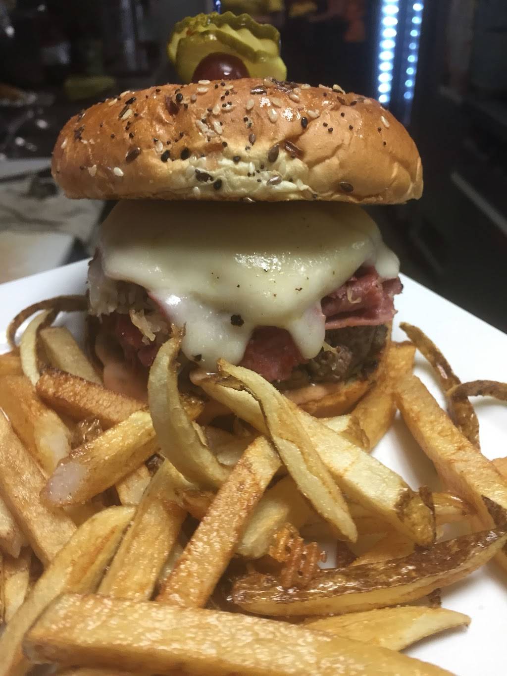 Poky Dot | restaurant | 1111 Fairmont Ave, Fairmont, WV 26554, USA | 3043663271 OR +1 304-366-3271