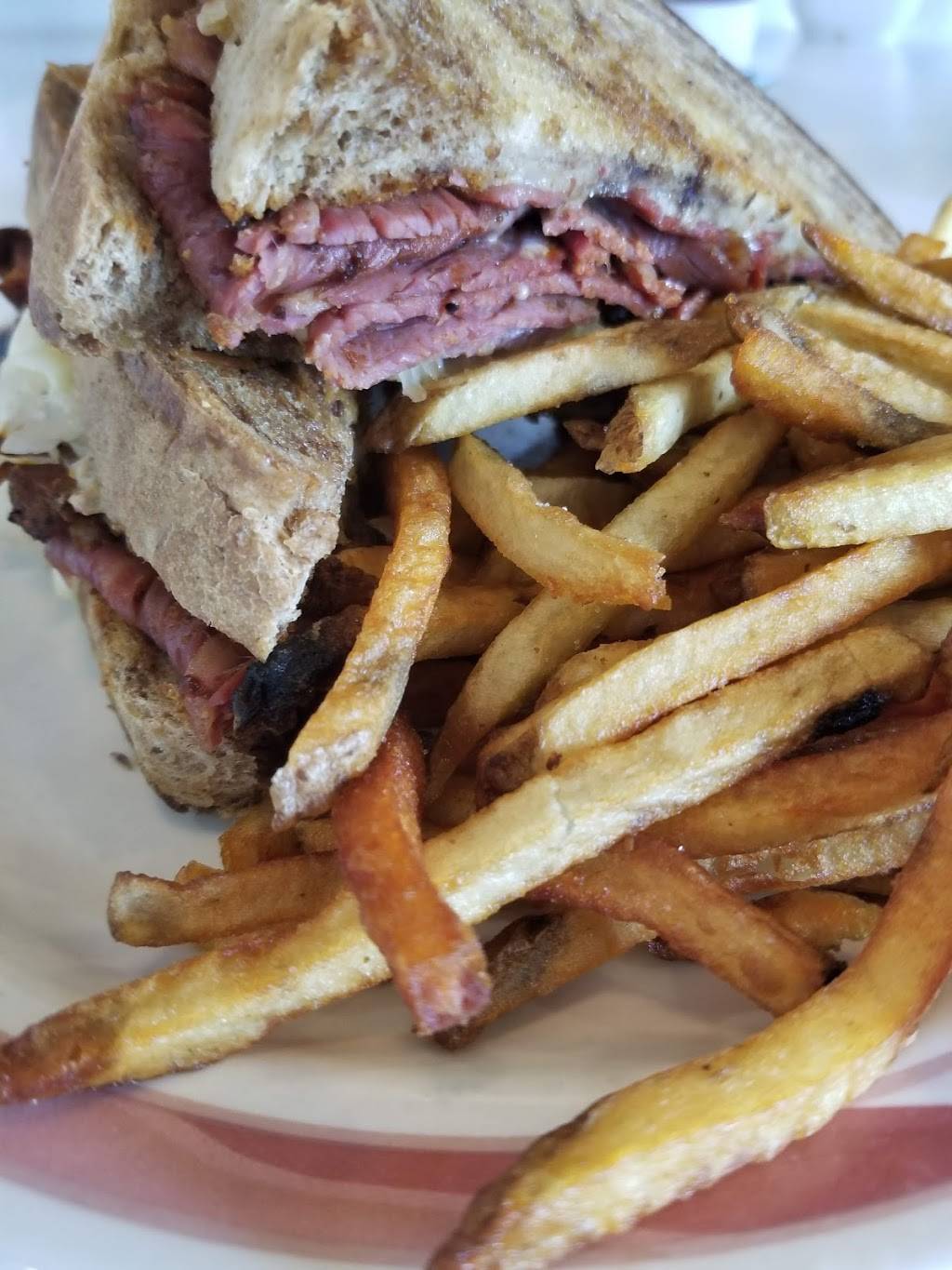 The Spotted Cow | restaurant | 718 W Glen Ave, Peoria, IL 61614, USA | 3096911910 OR +1 309-691-1910