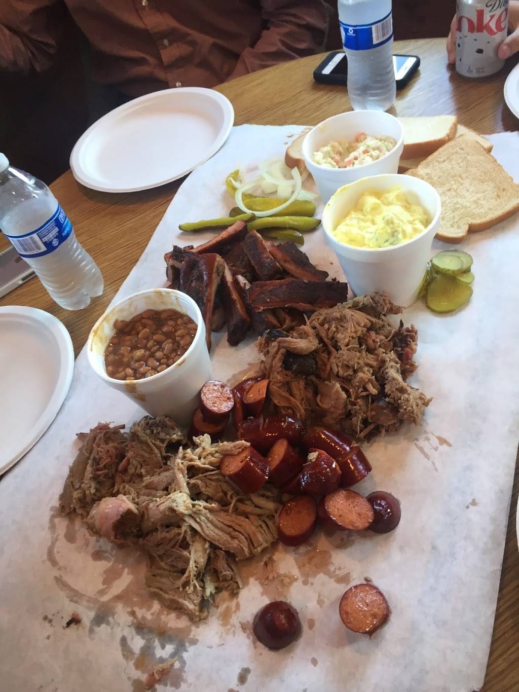 Joes Texas Barbeque | restaurant | 2052 Holmgren Way, Green Bay, WI 54304, USA | 9204301404 OR +1 920-430-1404