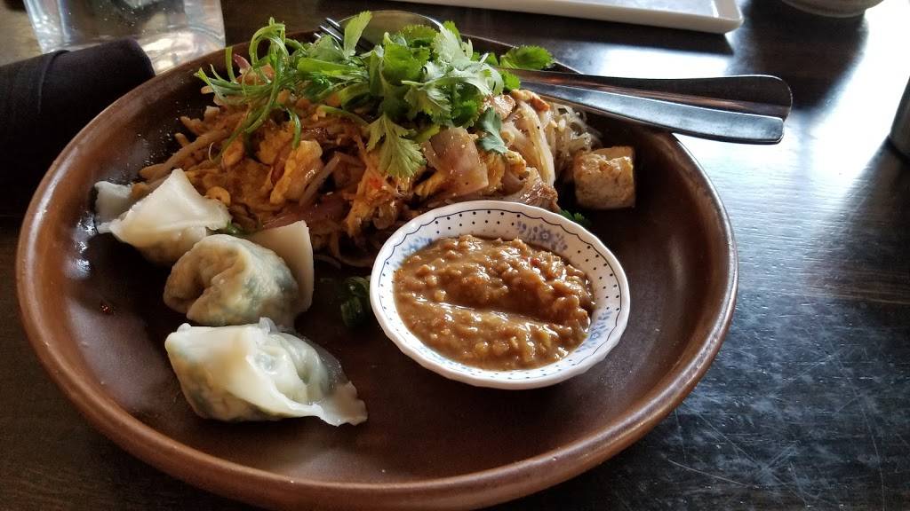 DanDan | restaurant | 360 E Erie St, Milwaukee, WI 53202, USA | 4144888036 OR +1 414-488-8036