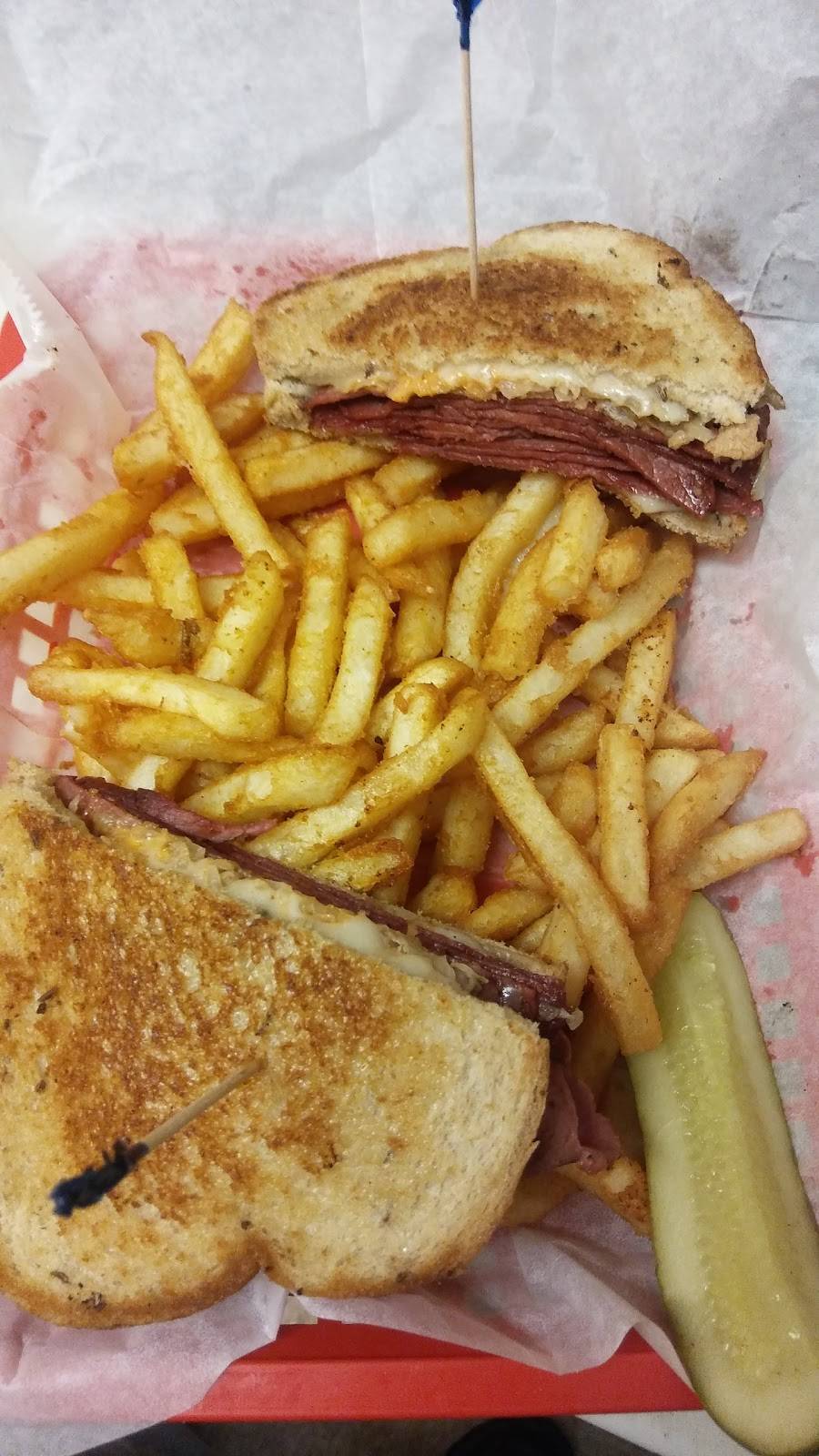 Buds Tavern | restaurant | 4014 Dixie Hwy, Louisville, KY 40216, USA | 5023849131 OR +1 502-384-9131