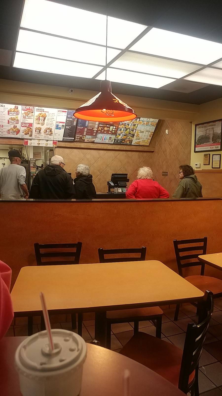 KFC | restaurant | 2080 Main St, Rochester, IN 46975, USA | 5742237111 OR +1 574-223-7111