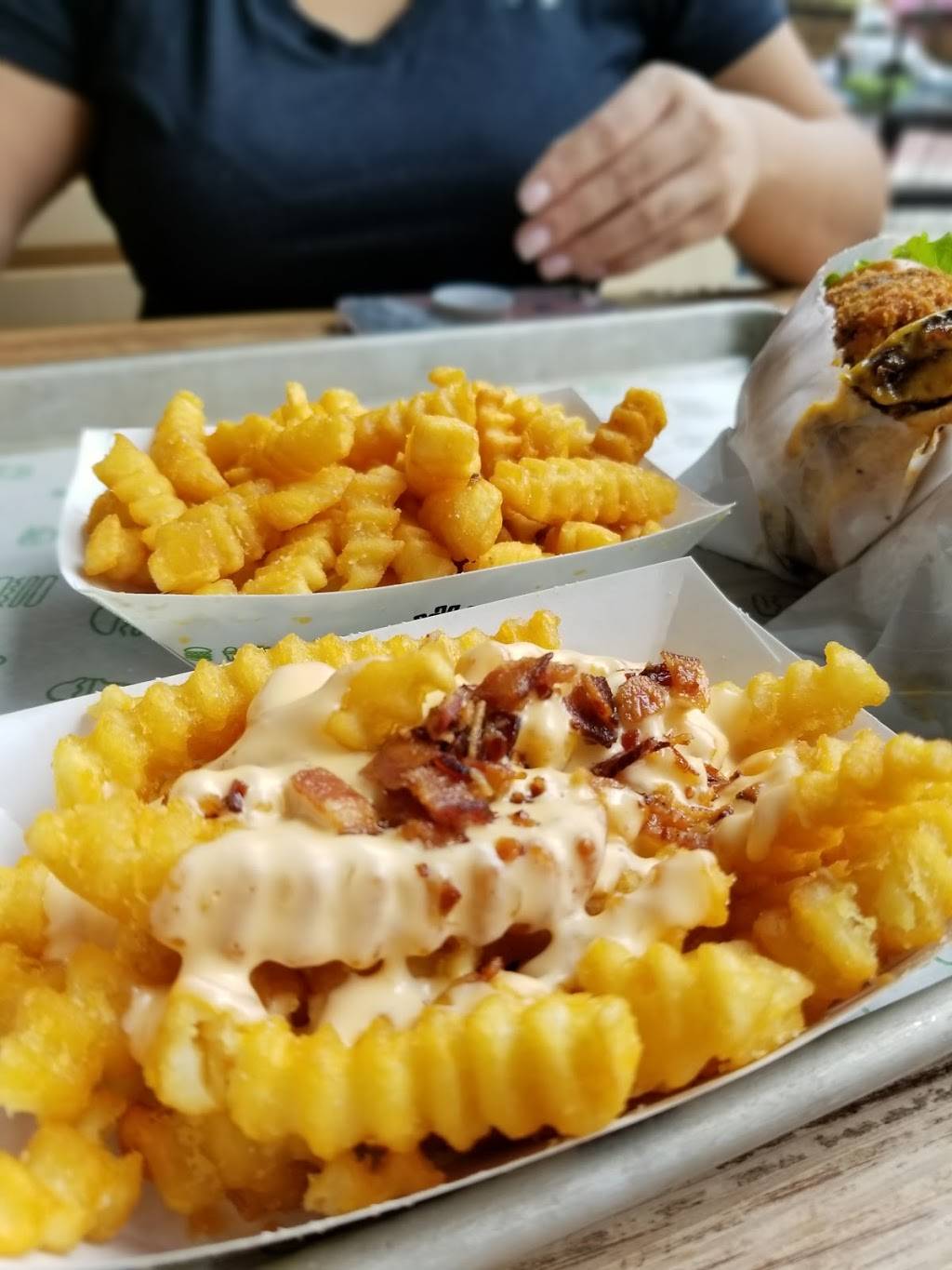 Shake Shack | restaurant | 226 Legacy Pl, Dedham, MA 02026, USA | 7814897330 OR +1 781-489-7330