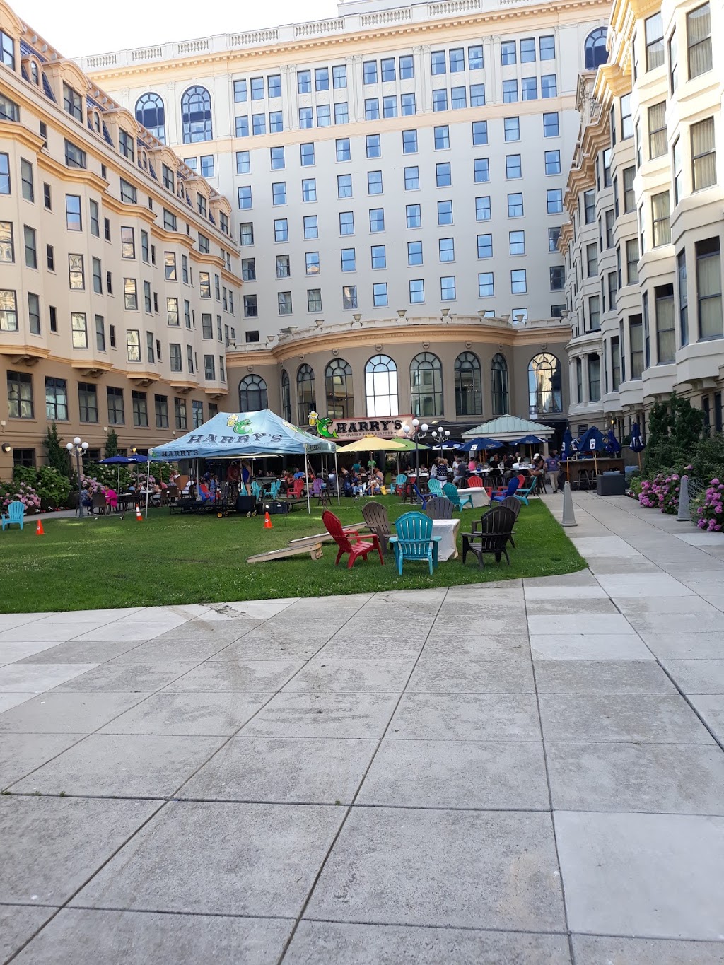 Henris Bar | restaurant | 4113 Pleasure Ave, Sea Isle City, NJ 08243, USA | 6092632233 OR +1 609-263-2233