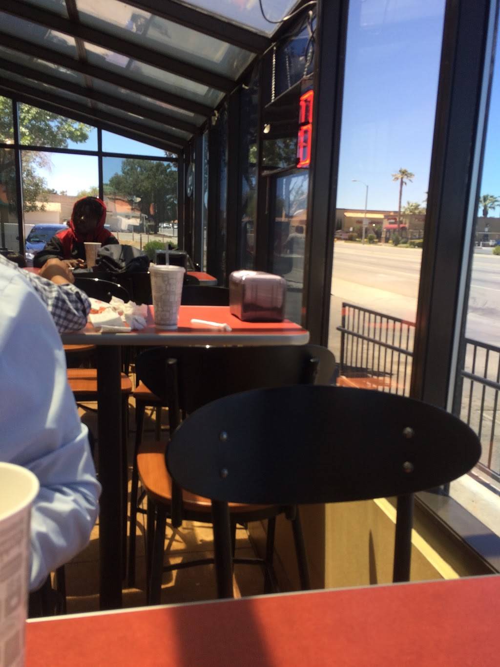 Jack in the Box | restaurant | 564 E Palmdale Blvd, Palmdale, CA 93550, USA | 6619472729 OR +1 661-947-2729