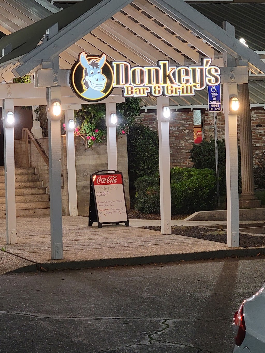 Donkeys Bar and Grill | restaurant | 1000 Kansas Ave, Modesto, CA 95351, USA | 2094088570 OR +1 209-408-8570