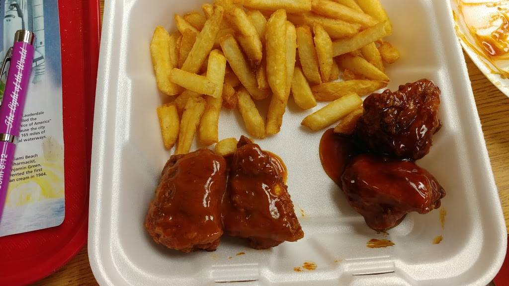 Wings Xpress | restaurant | 1911 E Bearss Ave, Tampa, FL 33613, USA | 8139714141 OR +1 813-971-4141