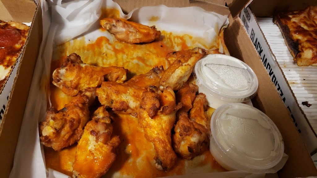 Blackjack Pizza & Salads | meal delivery | 1808 E Colfax Ave, Denver, CO 80218, USA | 3033338811 OR +1 303-333-8811