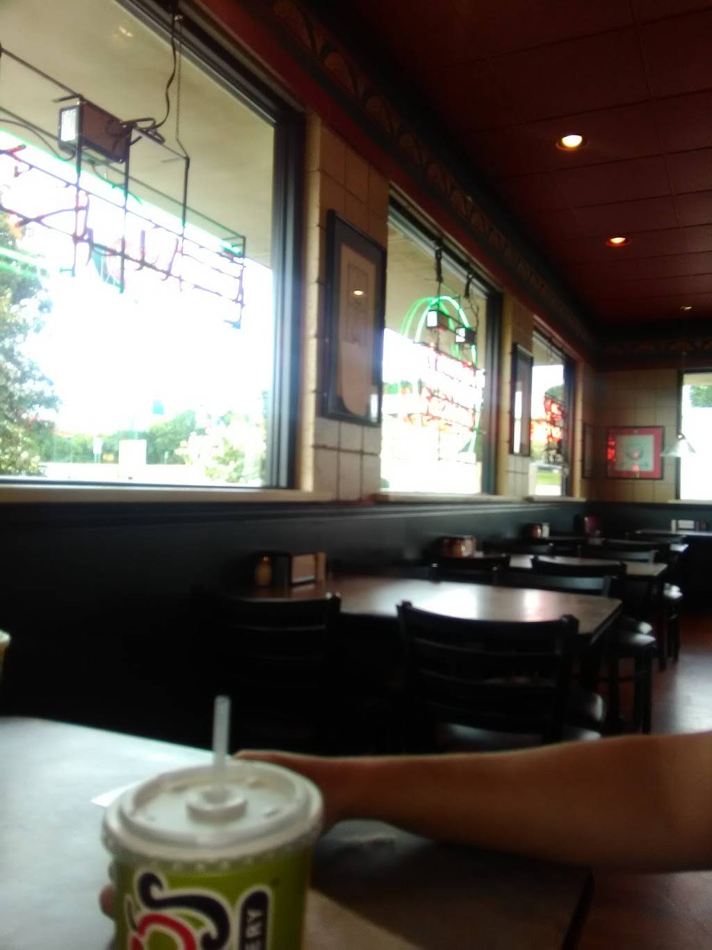 Mazzios | restaurant | 103 Holiday Ln, Locust Grove, OK 74352, USA | 9184792900 OR +1 918-479-2900