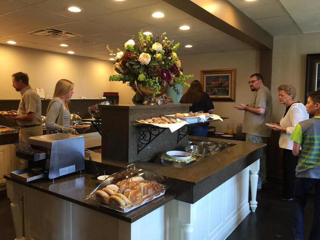 Public House of Woodstock | restaurant | 101 N Johnson St, Woodstock, IL 60098, USA | 8153376060 OR +1 815-337-6060