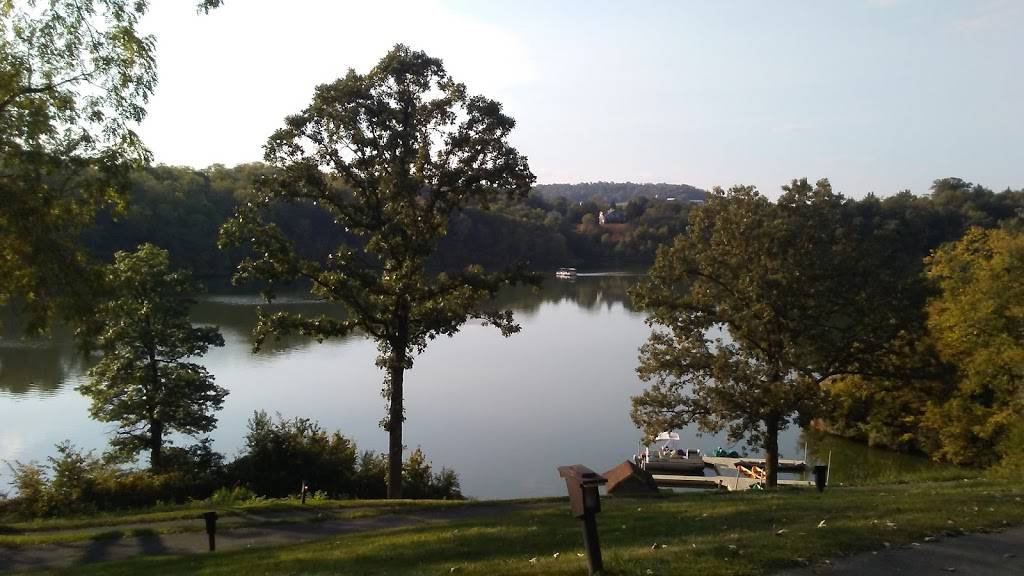 Lucky Bernie’s | restaurant | 2450 US-12, Spring Grove, IL 60081, USA | 8155813217 OR +1 815-581-3217