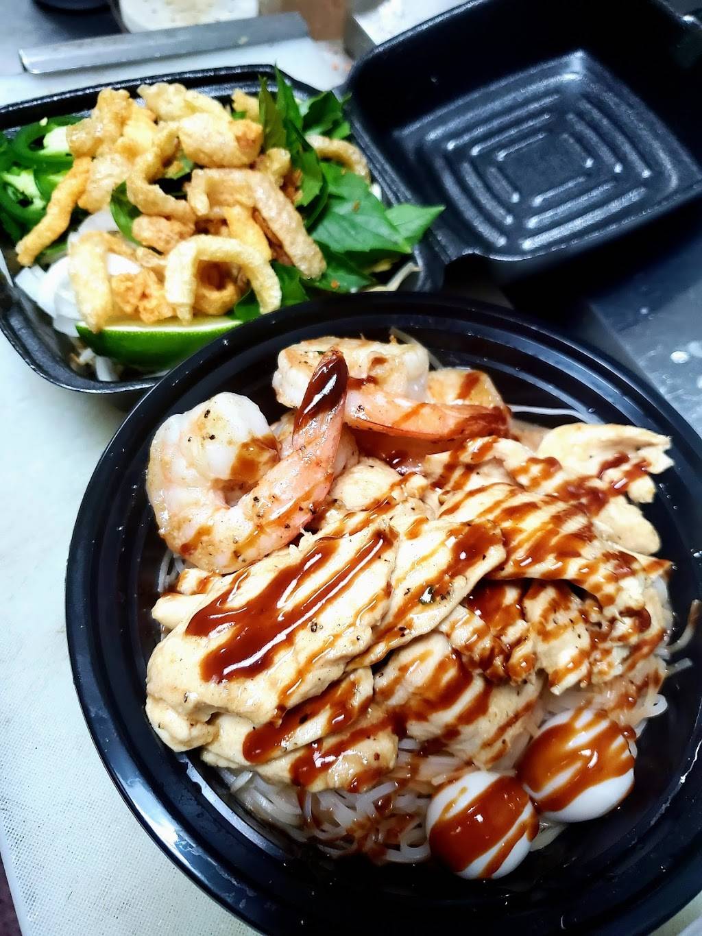 Hoangs Noodle House | restaurant | 8405 N Harwood Rd #200, North Richland Hills, TX 76180, USA | 8174796199 OR +1 817-479-6199