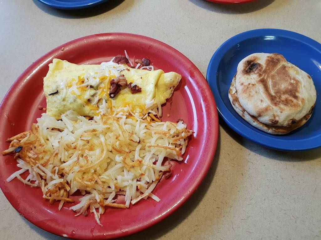 Country Kitchen Restaurant | restaurant | 528 MN-7 E, Hutchinson, MN 55350, USA | 3205874940 OR +1 320-587-4940